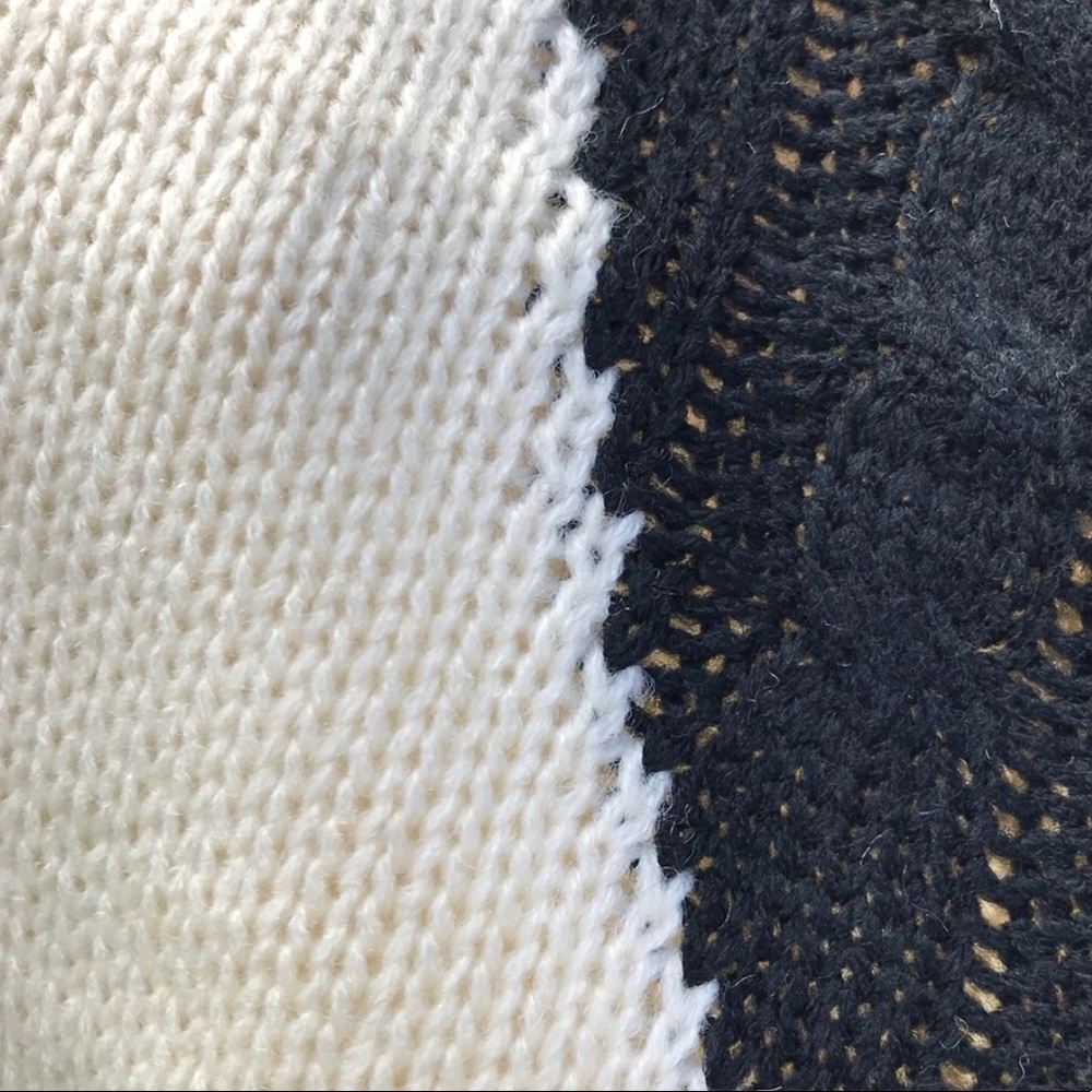 ✨HP! Cream & Black Knit Heart Patterned Sweater✨ - Picture 8 of 8